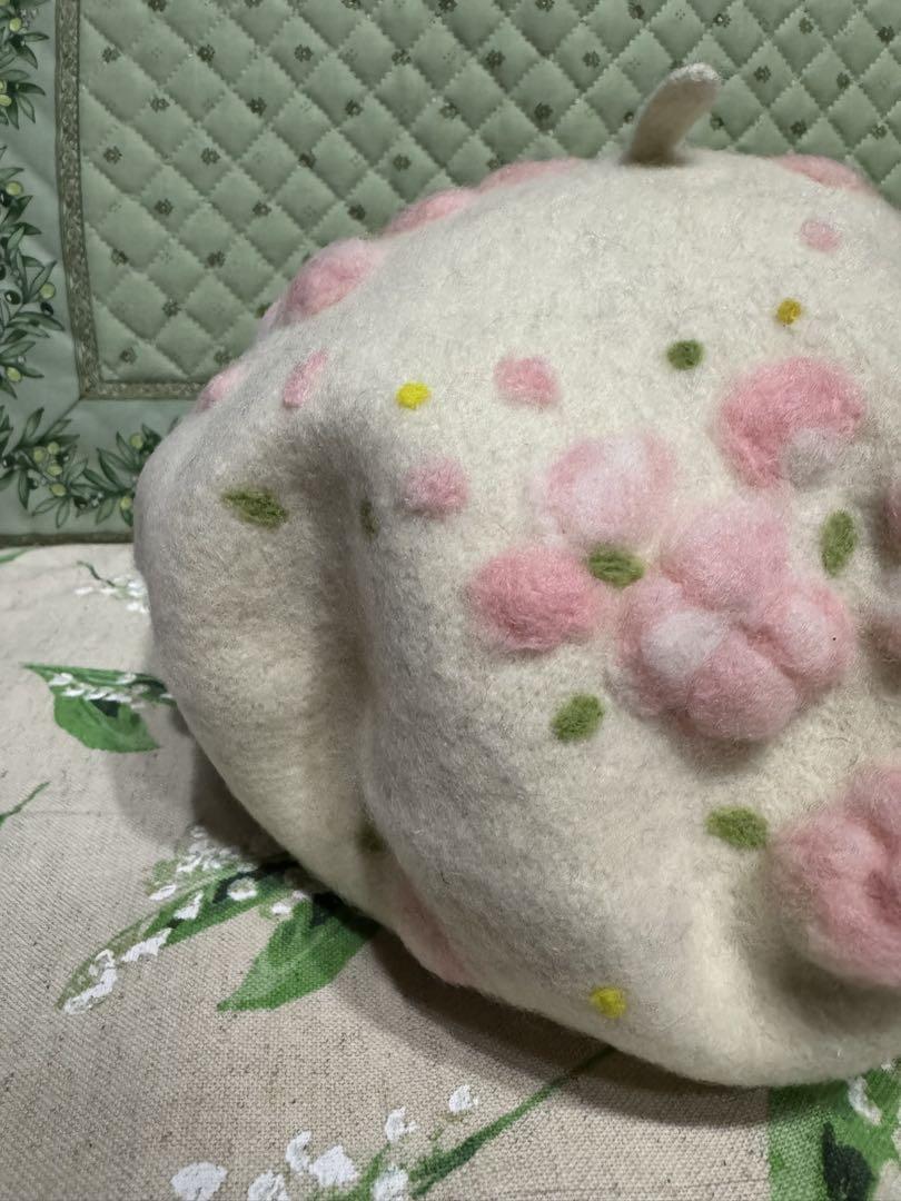Handmade Felt Artist Sakura and Blue Bird - White Kimono Beret with Embroidery - fudge