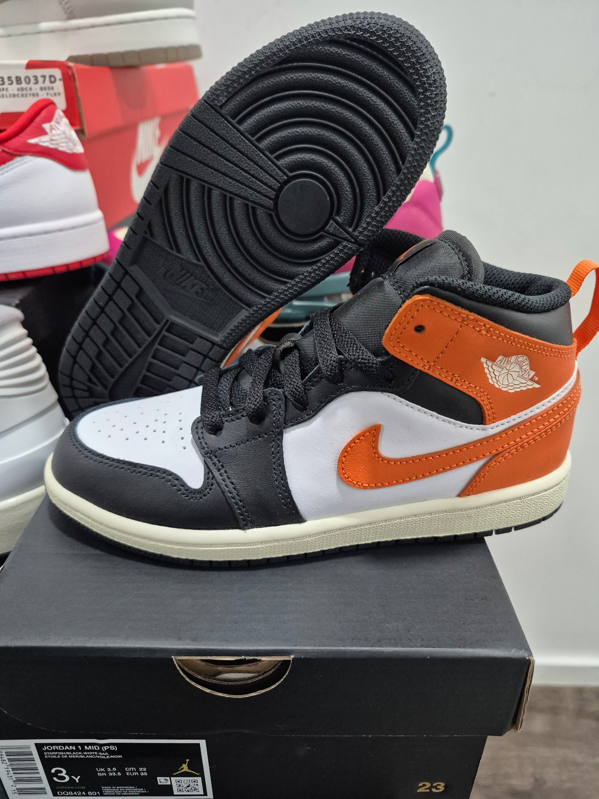 Jordan retro 1 size 3y