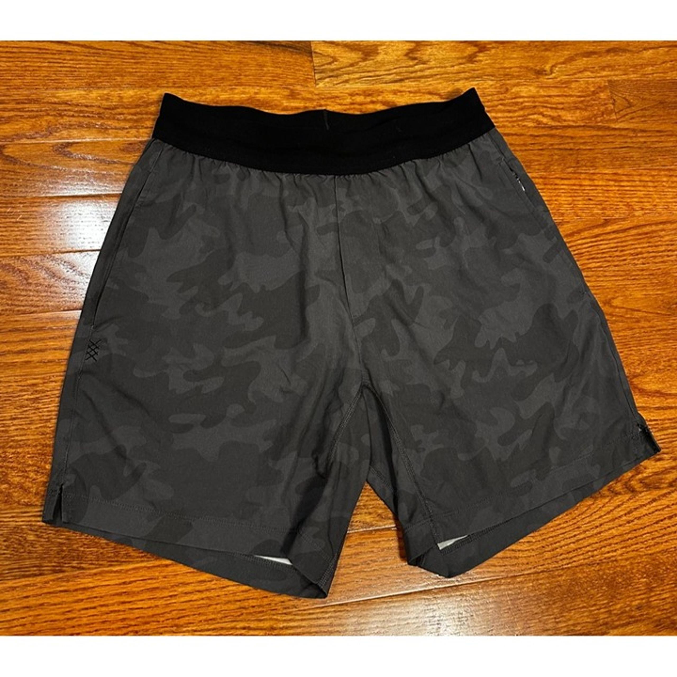 Rhone Athletic Camo Camouflage Shorts Mens Medium 7" Gray Workout Gym Stretch