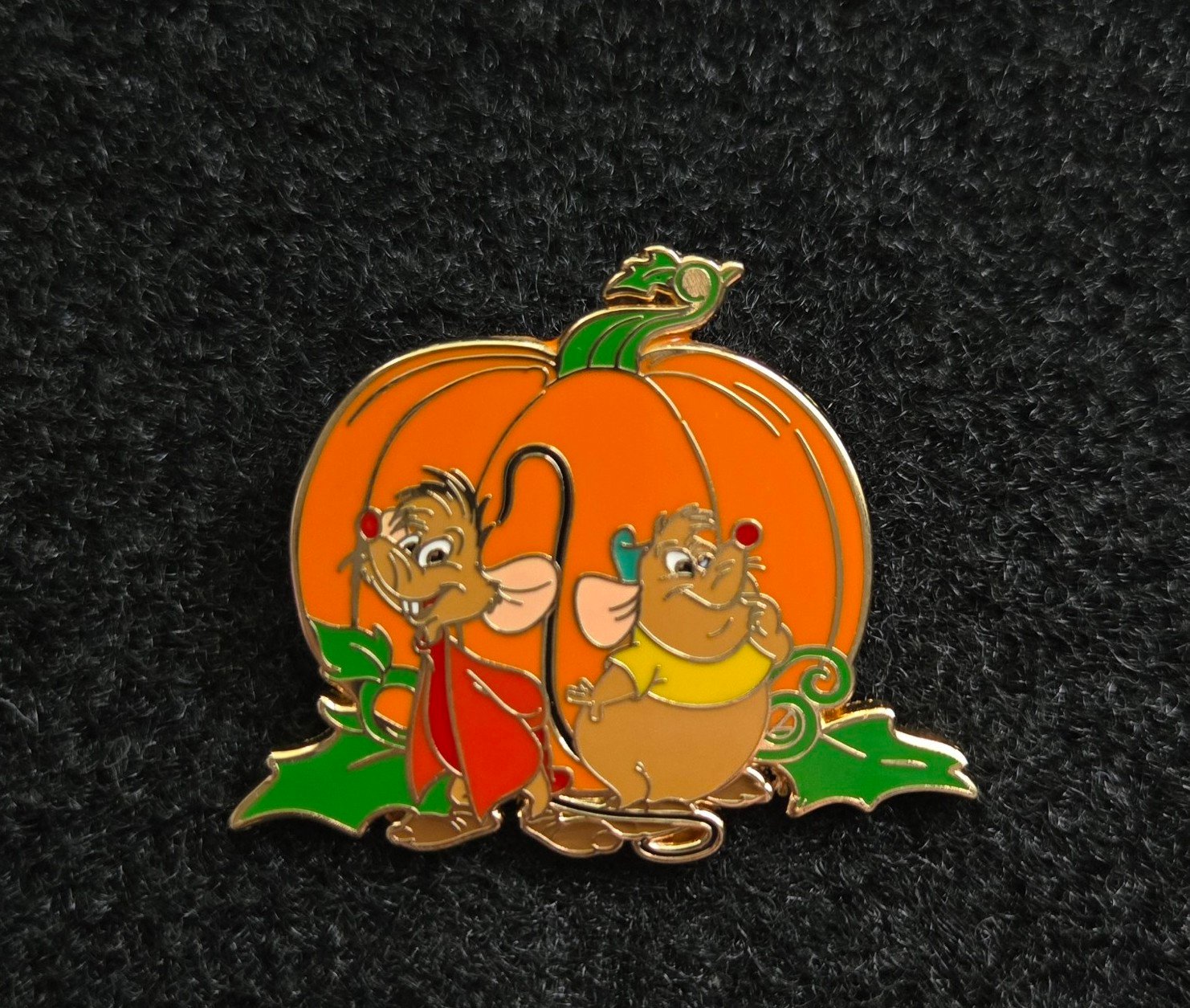 Disney pin Cinderella mice pumpkin carriage