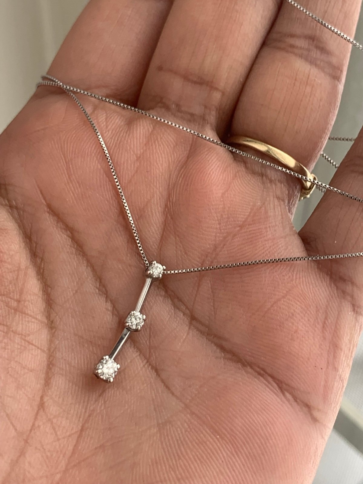 10k White Gold Diamond Necklace with 20 Box Chain Firm