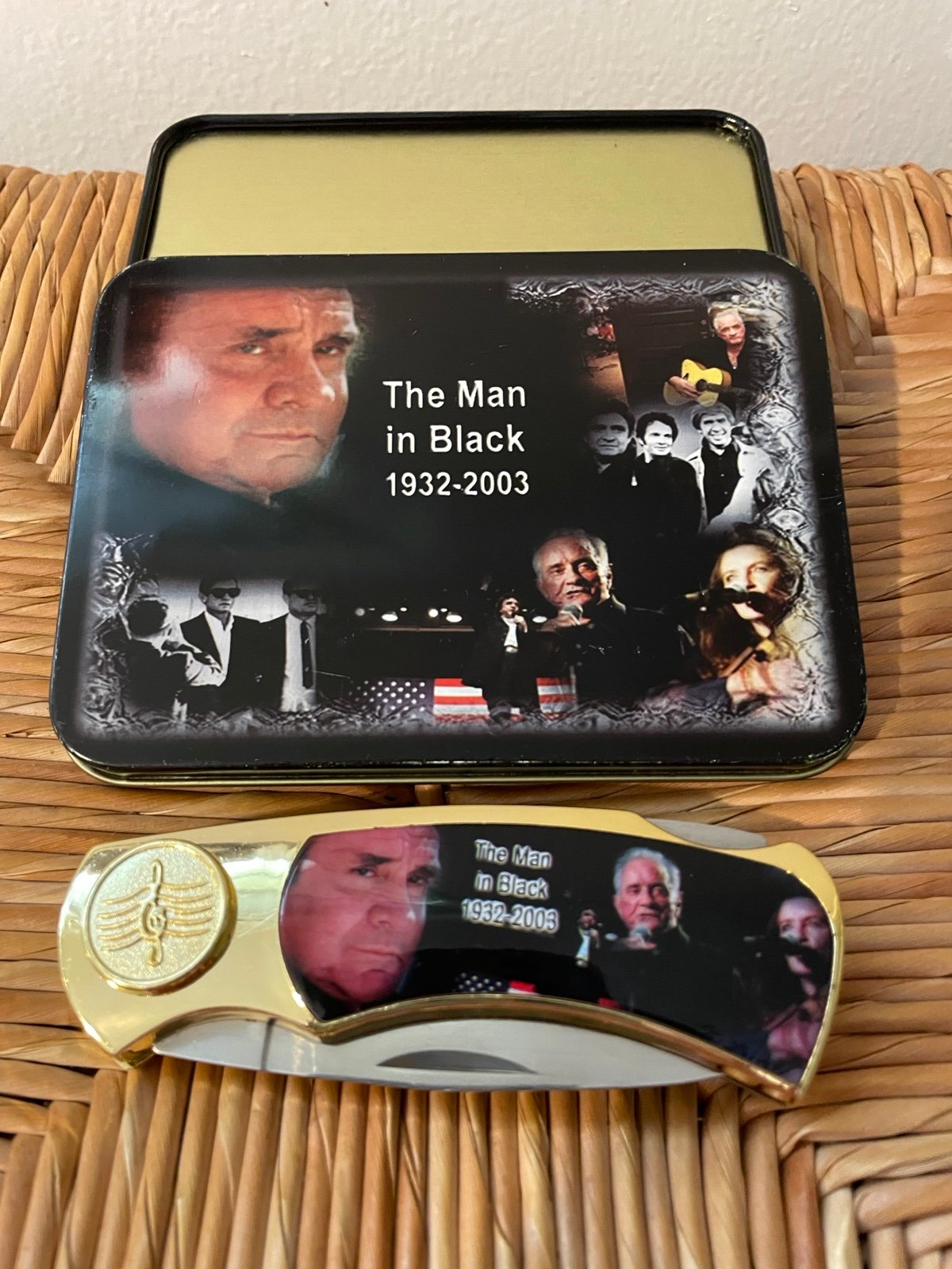 MEN IN BLACK ANNIVERSARY KNIFE