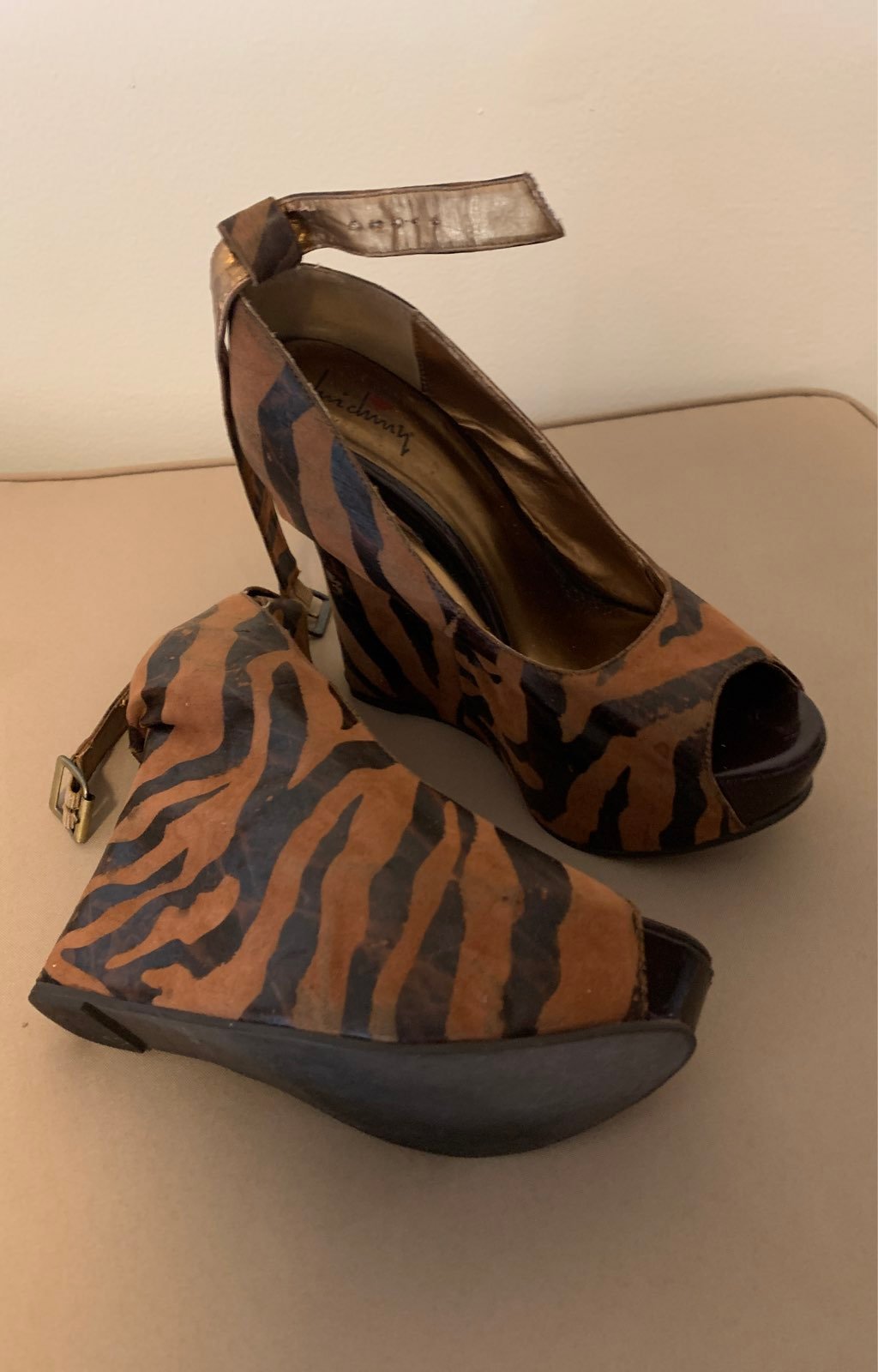 American Eagle wedge slingback 11