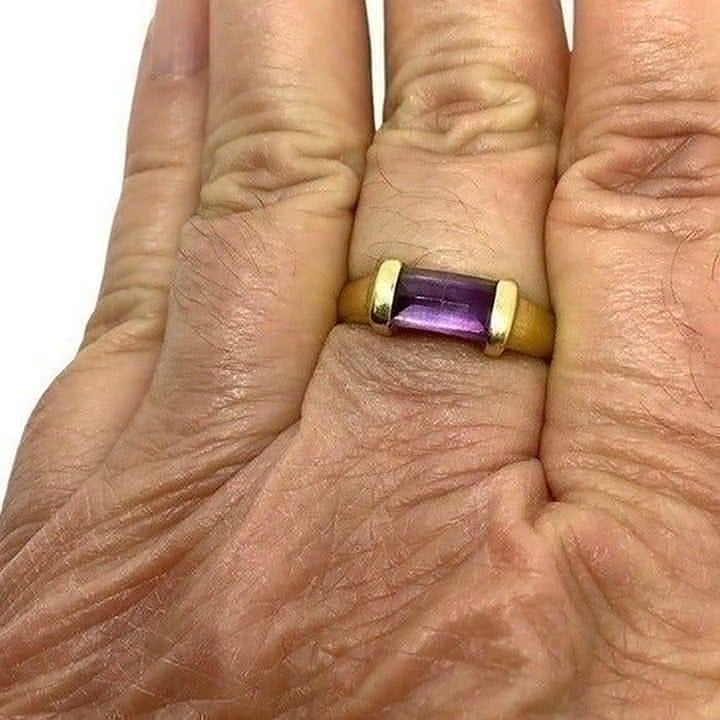 Vintage 18k solid yellow gold 2 carat Amethyst ring size 10.5