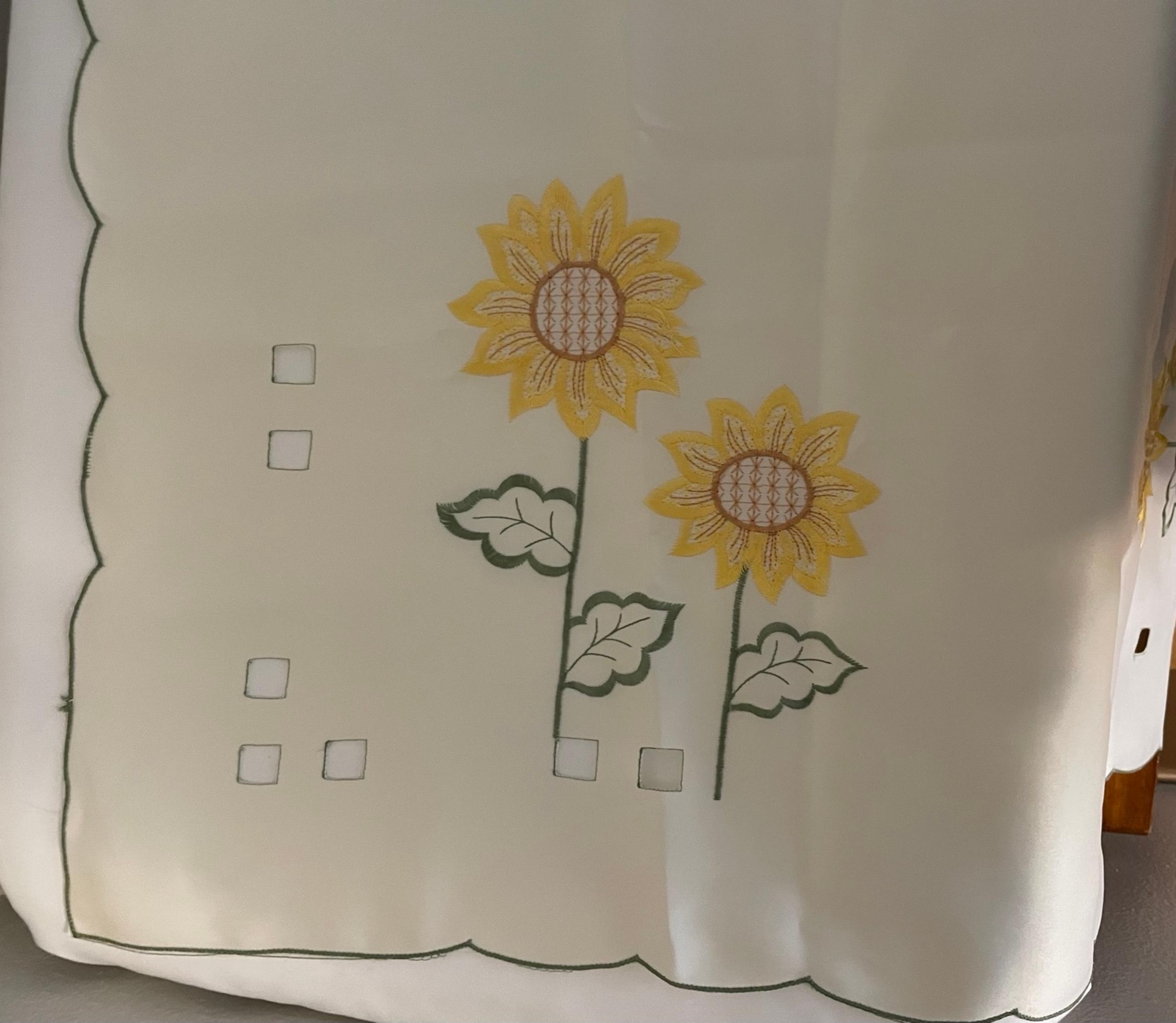 Luncheon Cloth NWT