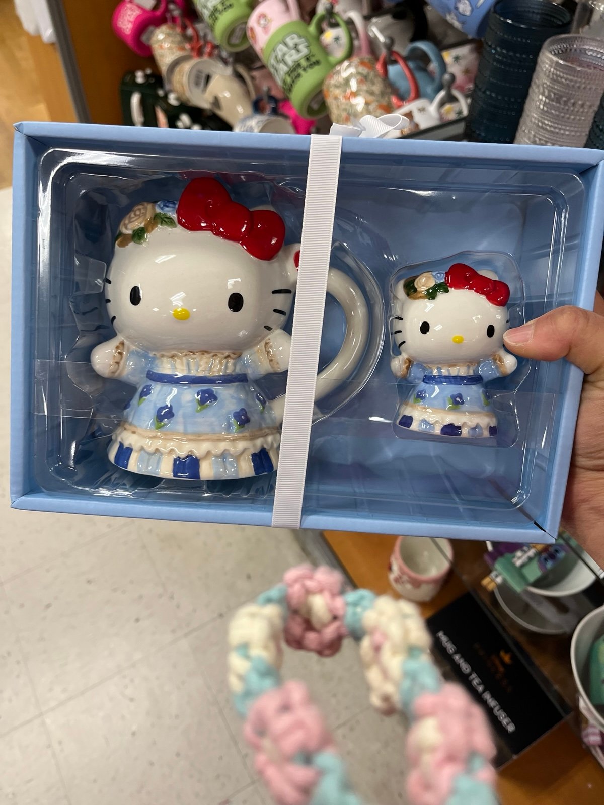 Hello kitty mug and figurine set