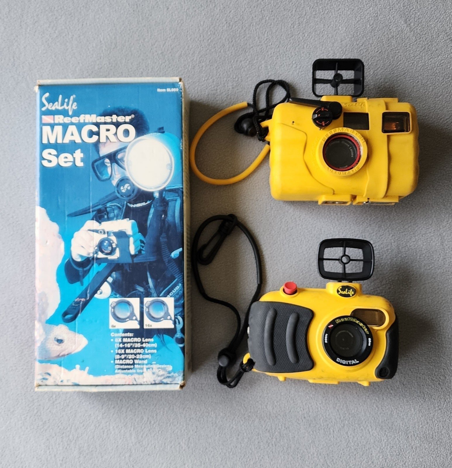 SeaLife ReefMaster underwater cameras and macro set