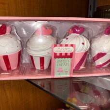 NEW!!!! Sweet Treats Cupcakes Decor