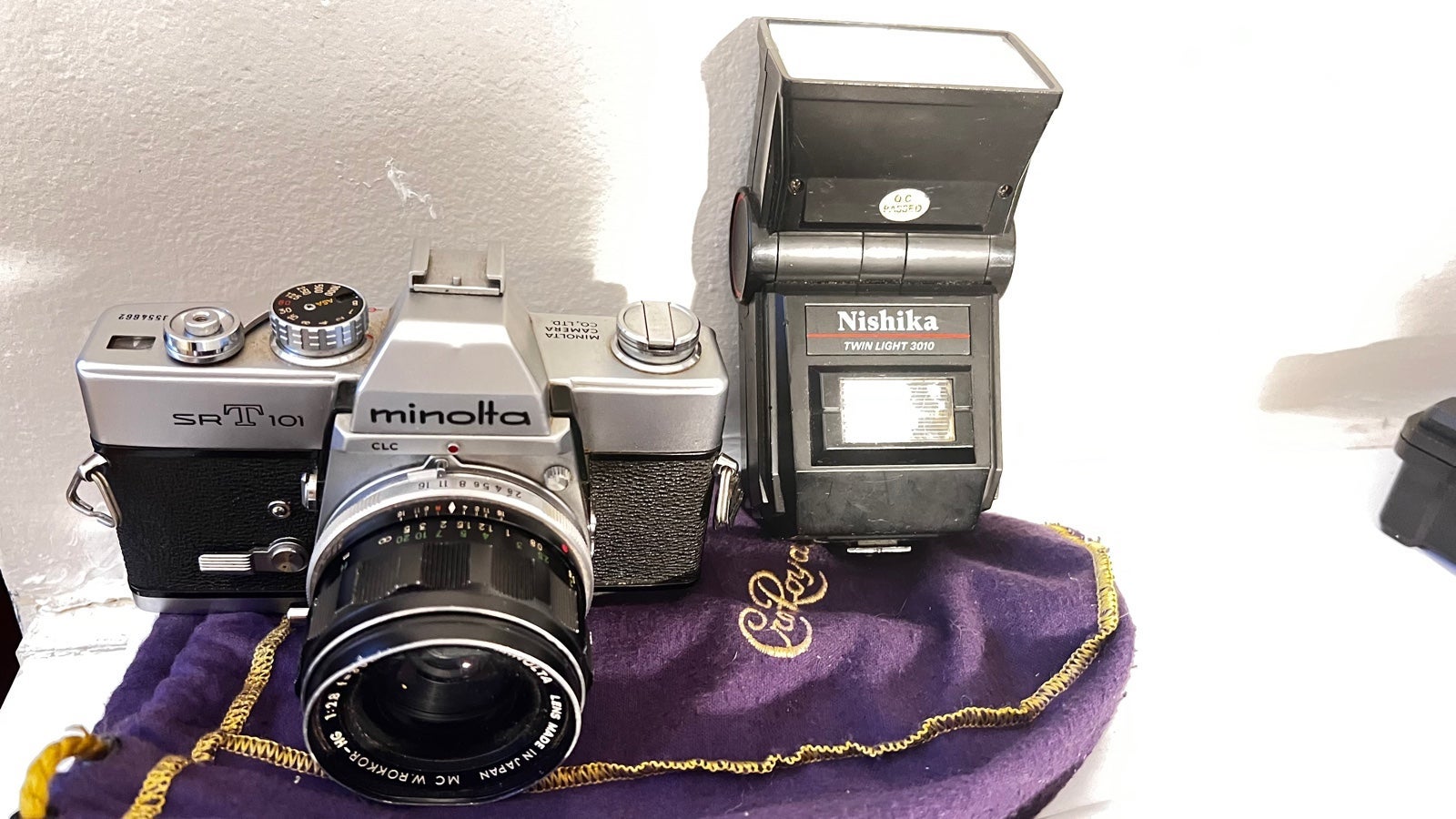 Minolta SRT101 camera w/ flash