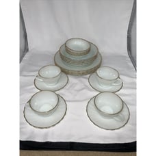 Anchor Hocking White Suburbia Scallop 22k Gold Trim 4 Place Settings 20 Pieces