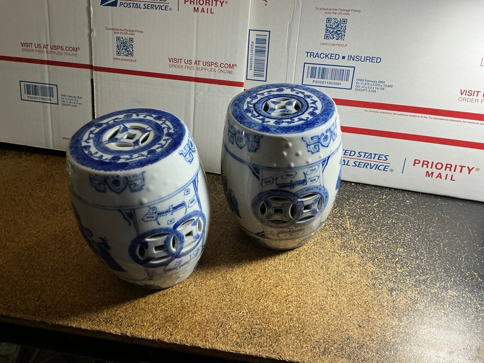 Chinese garden stools read