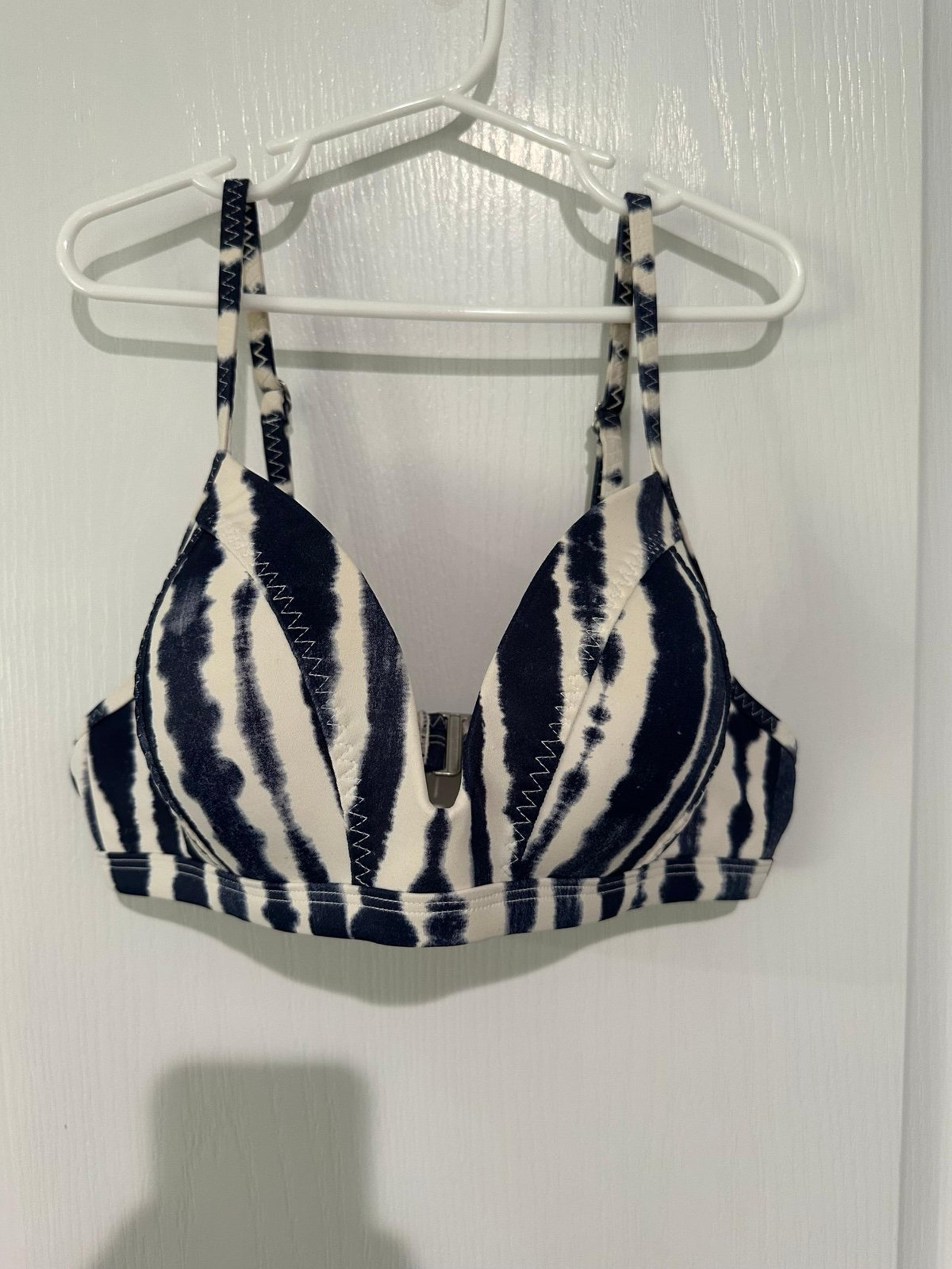 Women’s Athleta navy white tie-dye swWomen’s Athleta navy white swim top, Small