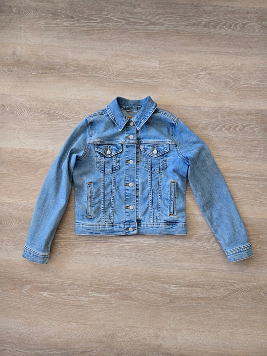Levi’s Original Trucker Jacket Women’s Small – Classic Stretch Denim, Light Wash