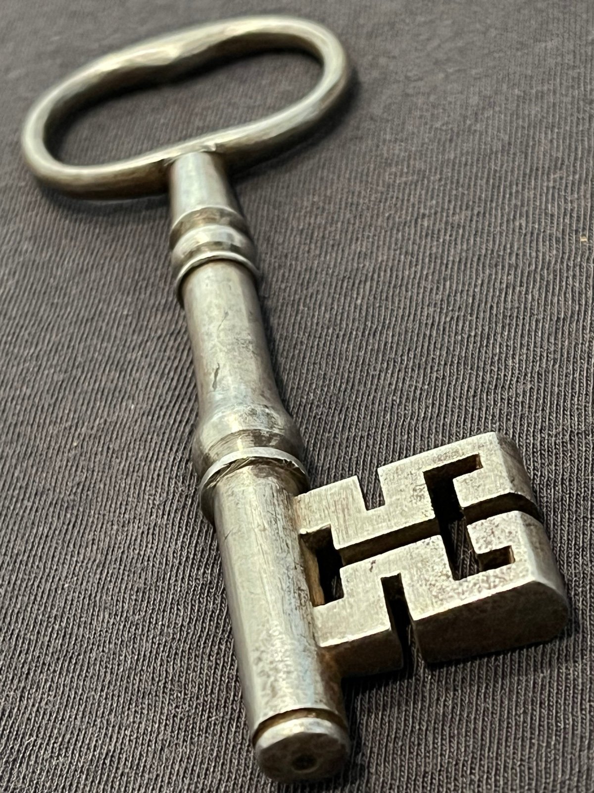 1800s authentic ritzy biting exquisite iron key 081724hBF