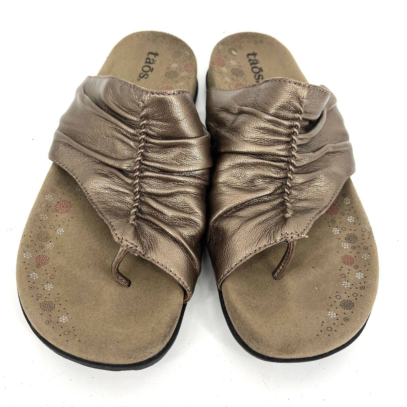 Taos Gift 2 Gold Ruched Leather Thong Sandals EU 38 - US 7 – Stylish & Comfy