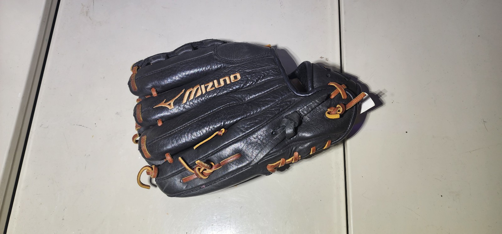 Mizuno Baseball/softball glove