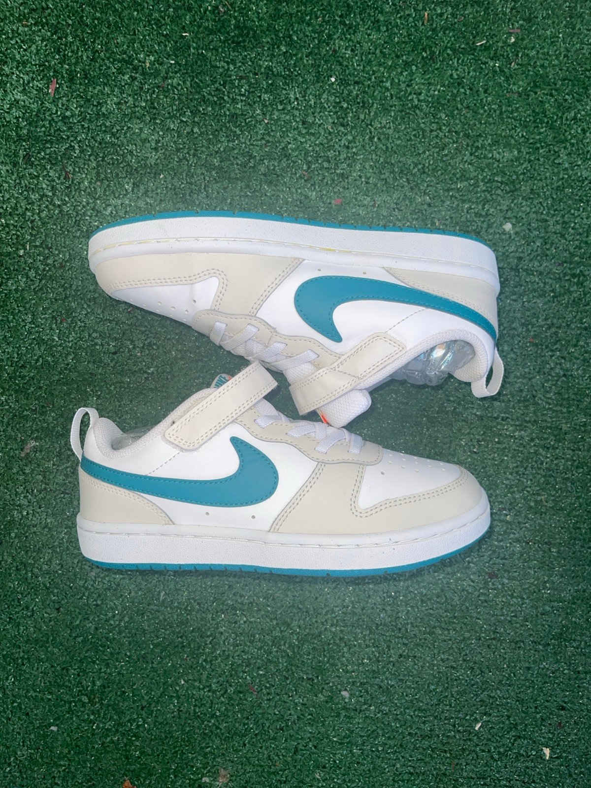 Nike court borough Cream