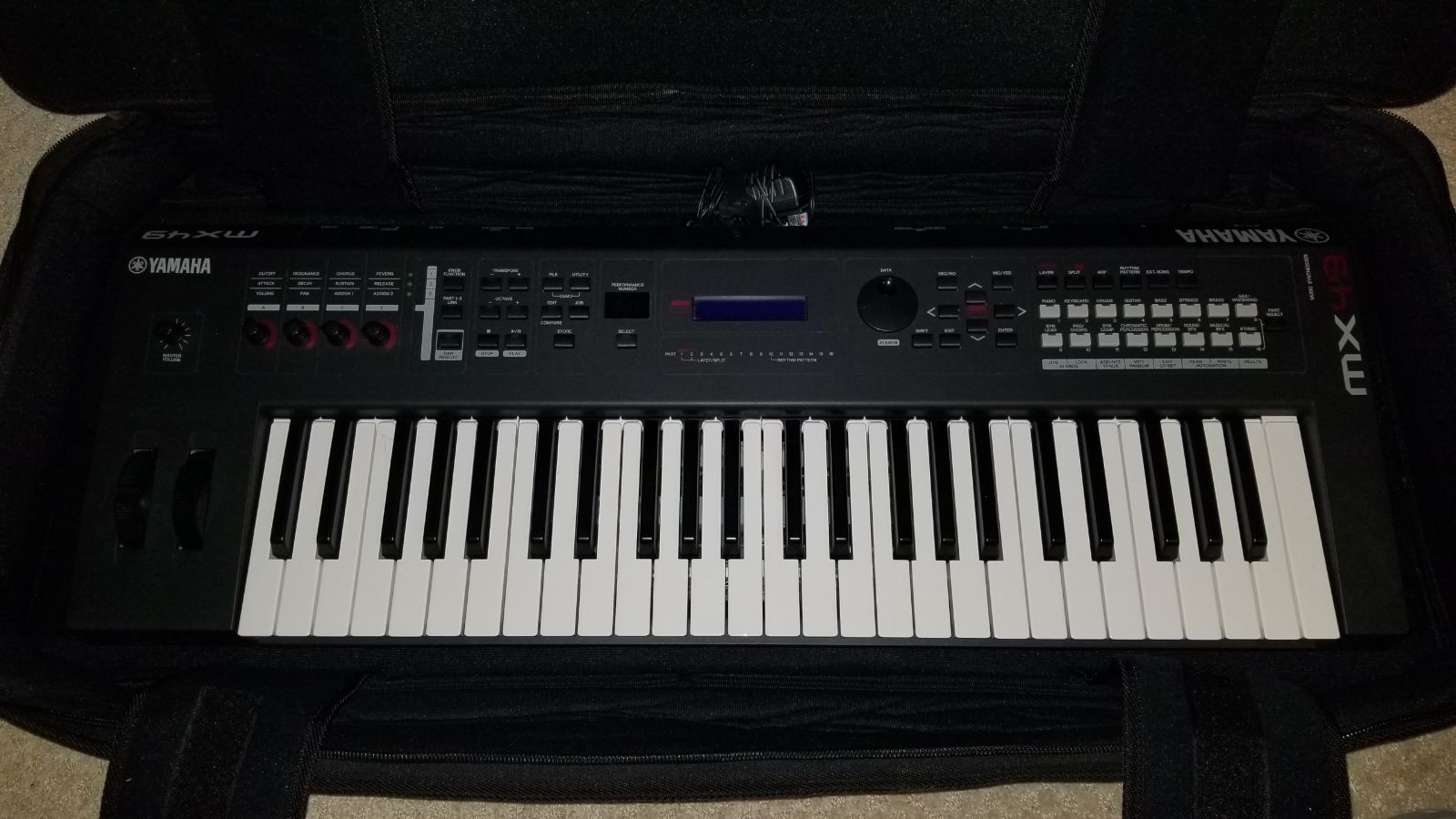 Yamaha Synthesizer keyboard w/Gator case