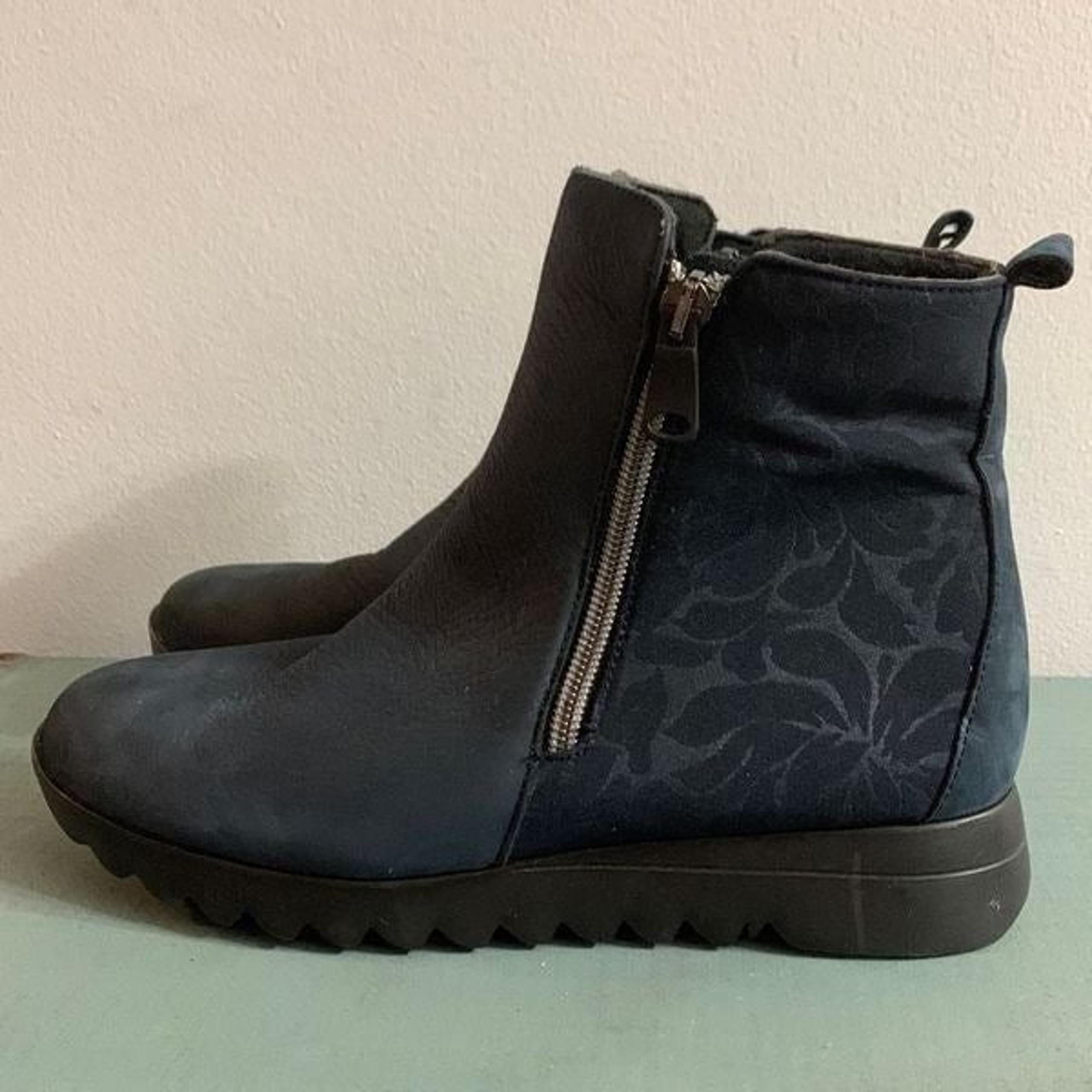 Munro Ashcroft Bootie in Blue