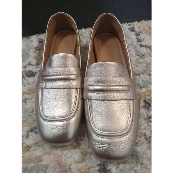 NEW Gold UGG shoes sz5