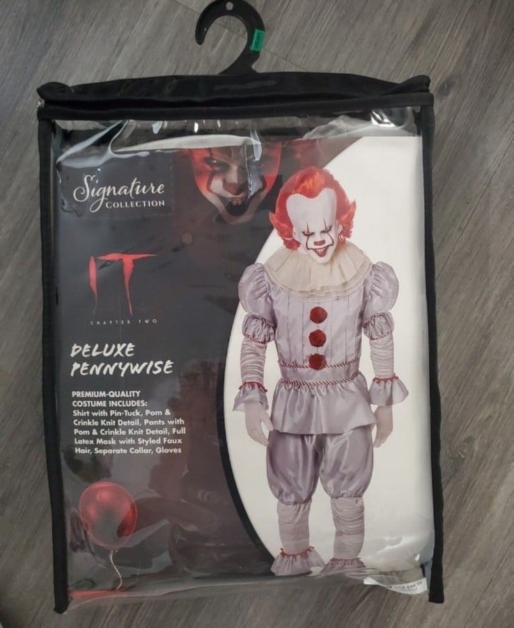 Spirit Halloween Signature deluxe pennywise IT Custome retails 100 plus tax