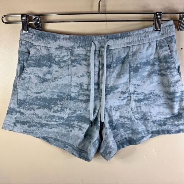 Athleta Farallon Tie Dye Comfy Womens Shorts Size Large Pockets Athleisure Blue