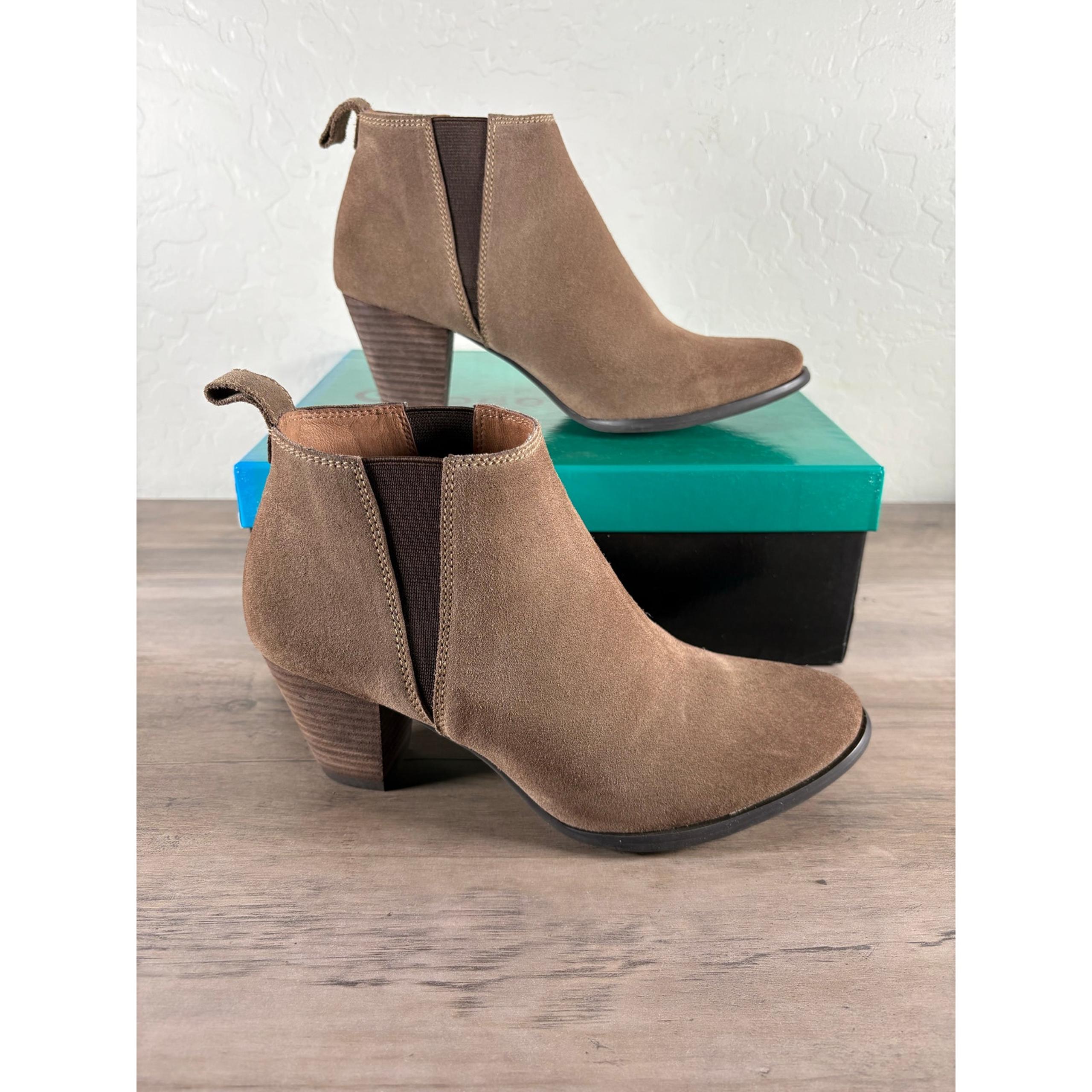 Chocolat Blu Helena Taupe Suede Heeled Ankle Boots Women's Size 8 New in Box