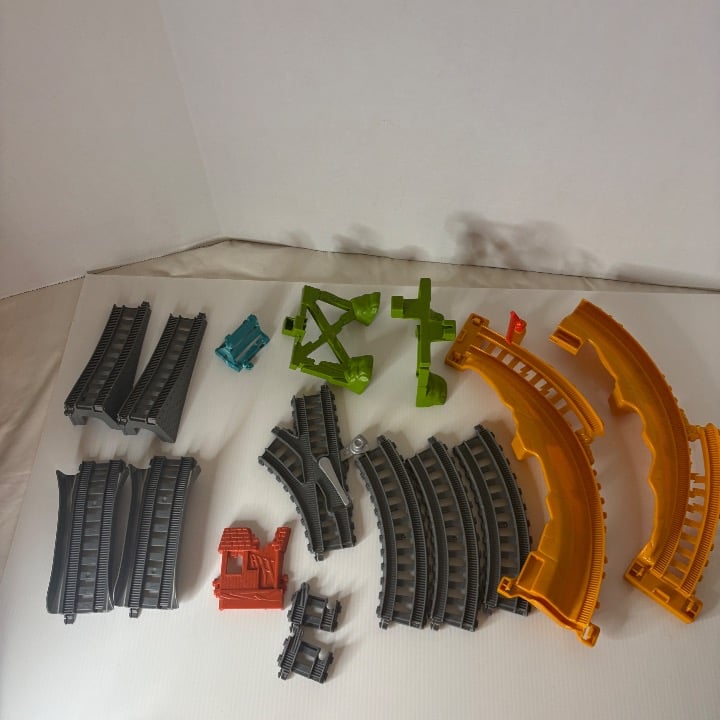 Thomas & Friends 2014 Track Master Motorized Railway Breakaway Bridge Set 16 pcs