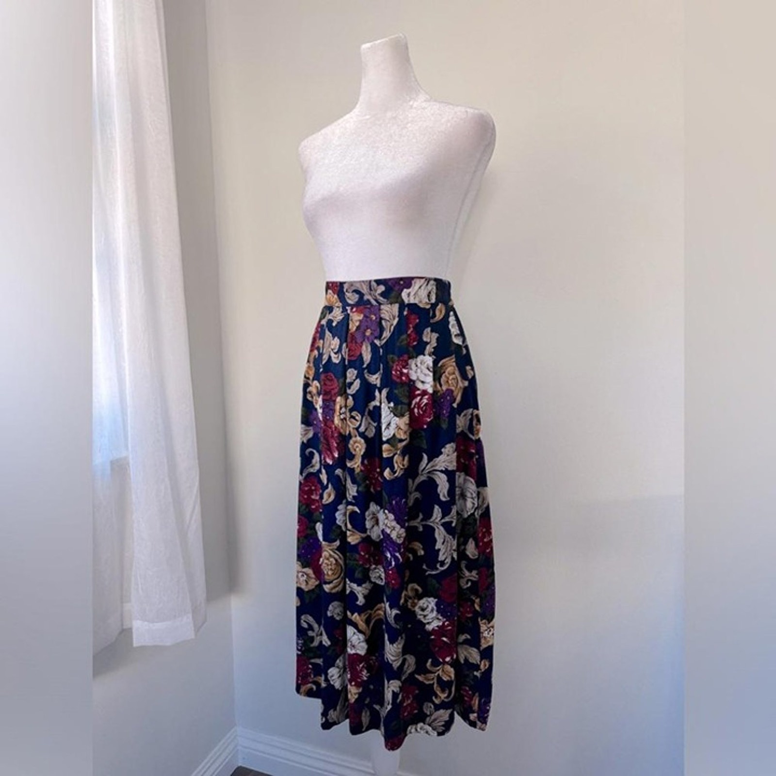 Vintage 90s Norton McNaughton Navy Blue Floral Print Pleated Midi Skirt