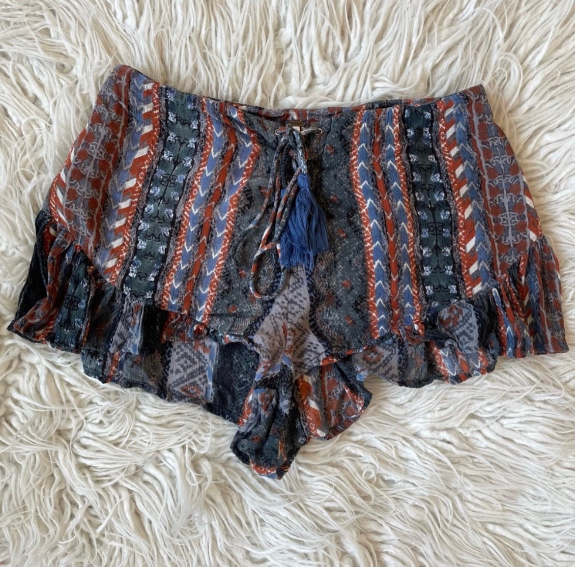 Free People Boho Tribal Print Flowy Rayon High Rise Lace Up Short Shorts Size 4
