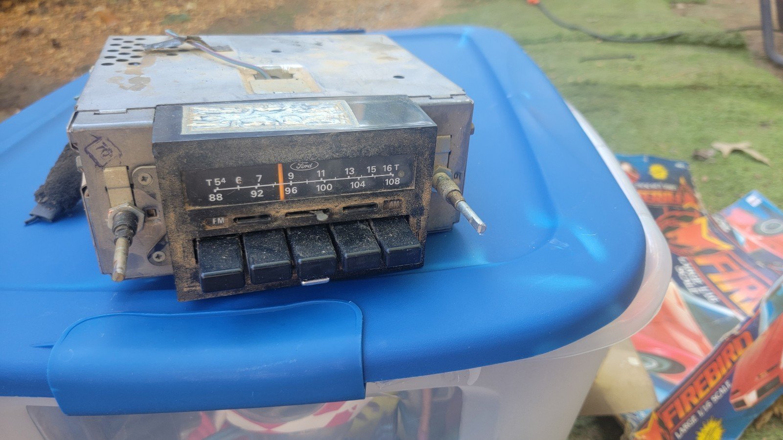 1985-86 Ford F150-250/ Bronco, AM/FM Stereo 8 Track Player