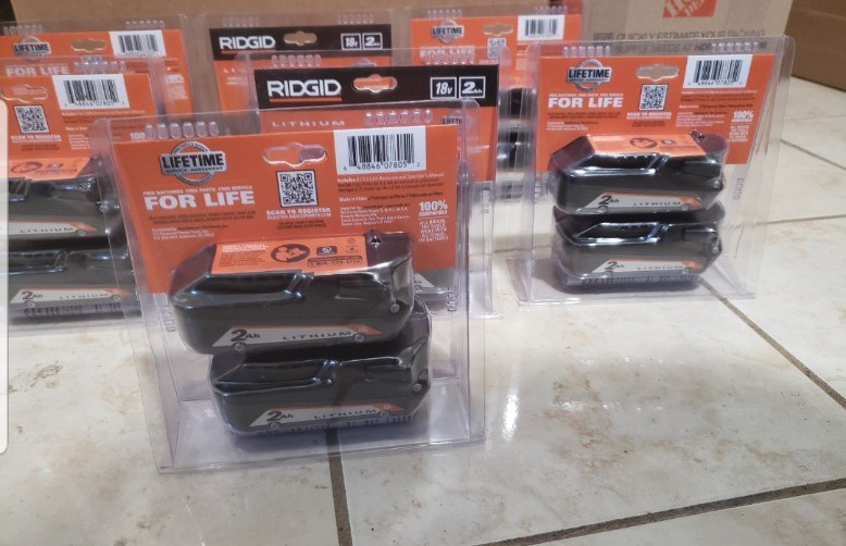 RIDGID 18V Compact Lithium-Ion Battery ( 2-Pack) AC8400802P