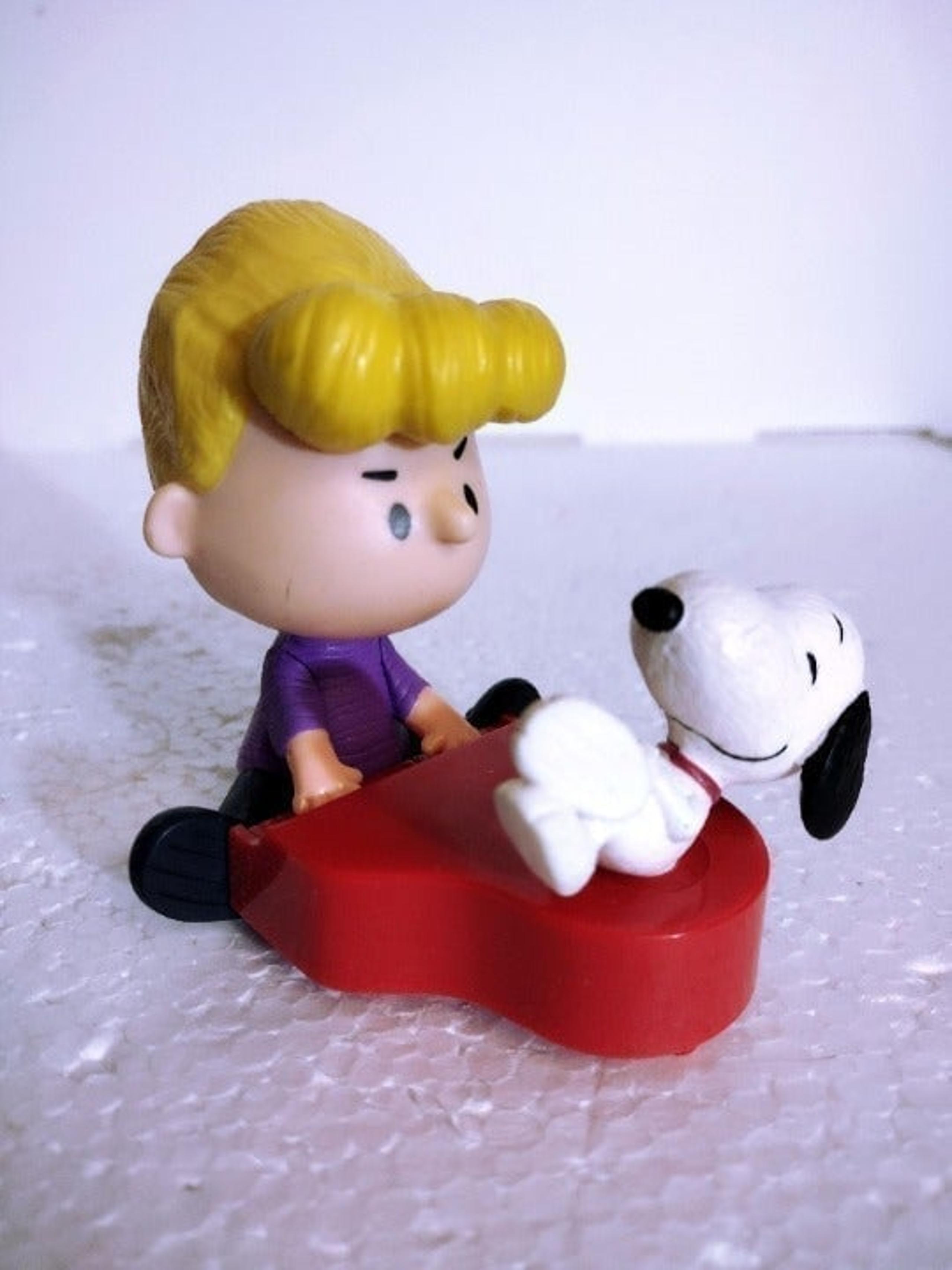 2015 Schroeder Piano & Snoopy 4" McDonald's Action Figure #9 Peanuts Movie