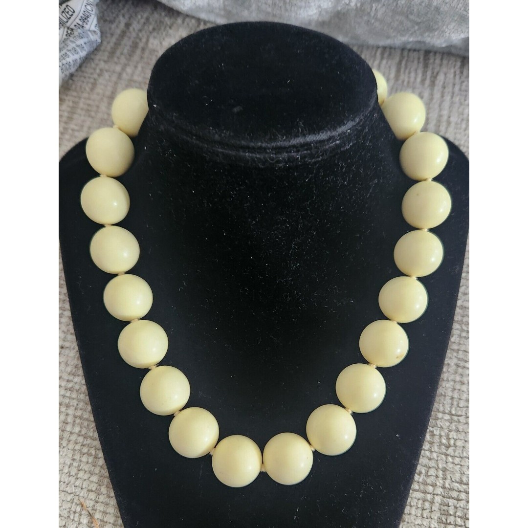 Vintage Cream Color Large Bead Necklace 16 2.5 Extender Smoke Free Home Japan