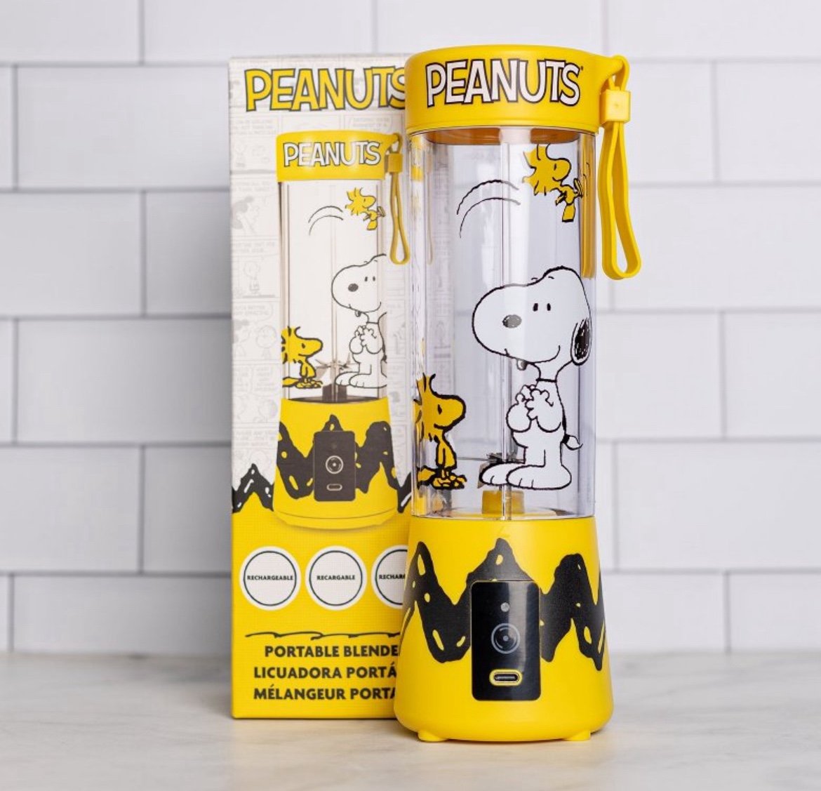 Uncanny Brands Peanuts Snoopy & Woodstock USB-Rechargeable Portable Blender