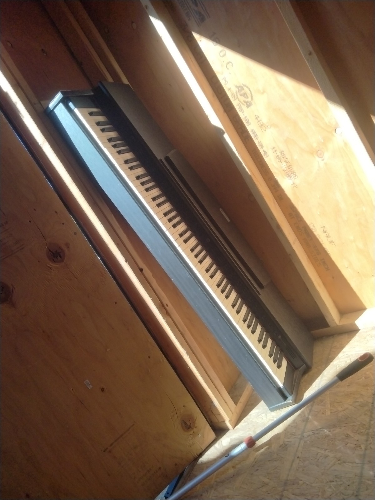 piano keyboard
