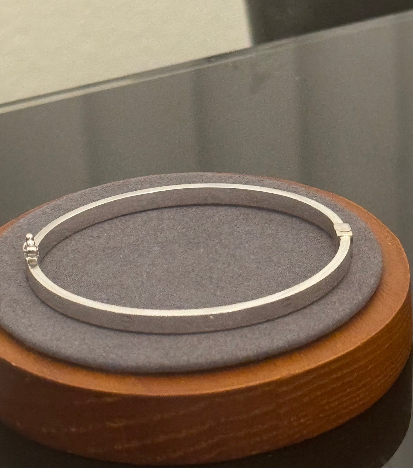 18k Solid White Gold Bangle