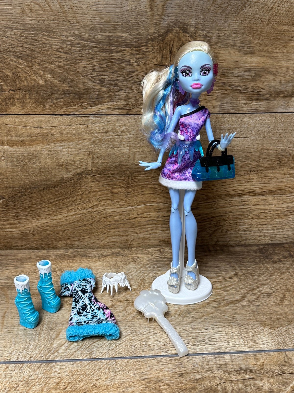 Monster High Scaris City Of Fright Abby Bominable Doll Plus Extras