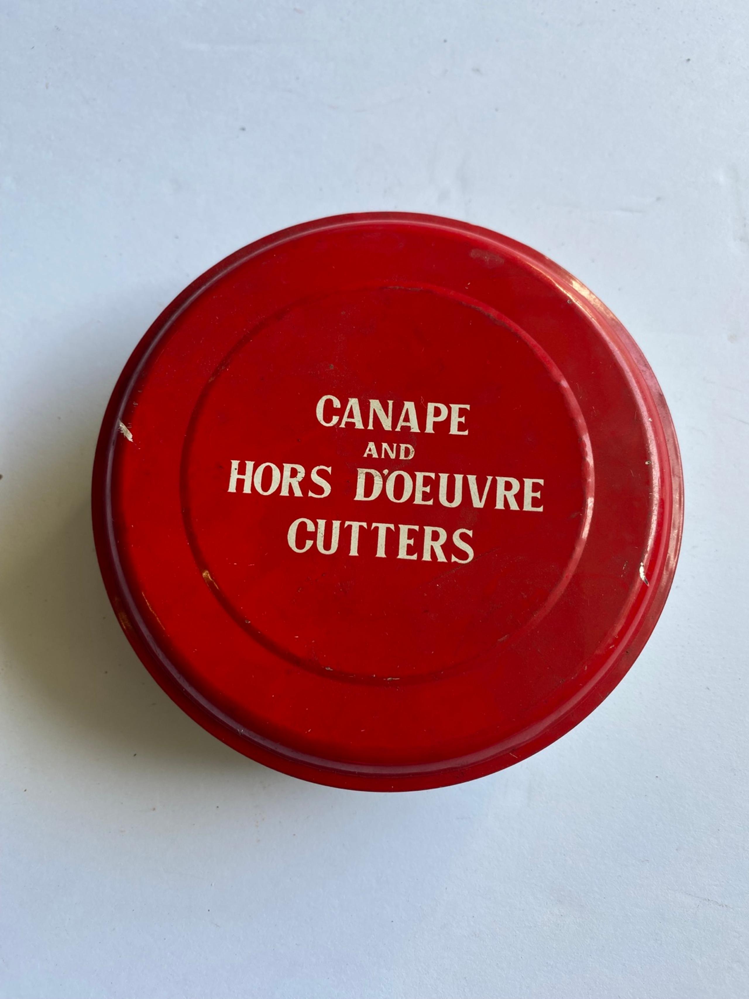 Vintage Metal Canapé and hors d’oeuvre cutter