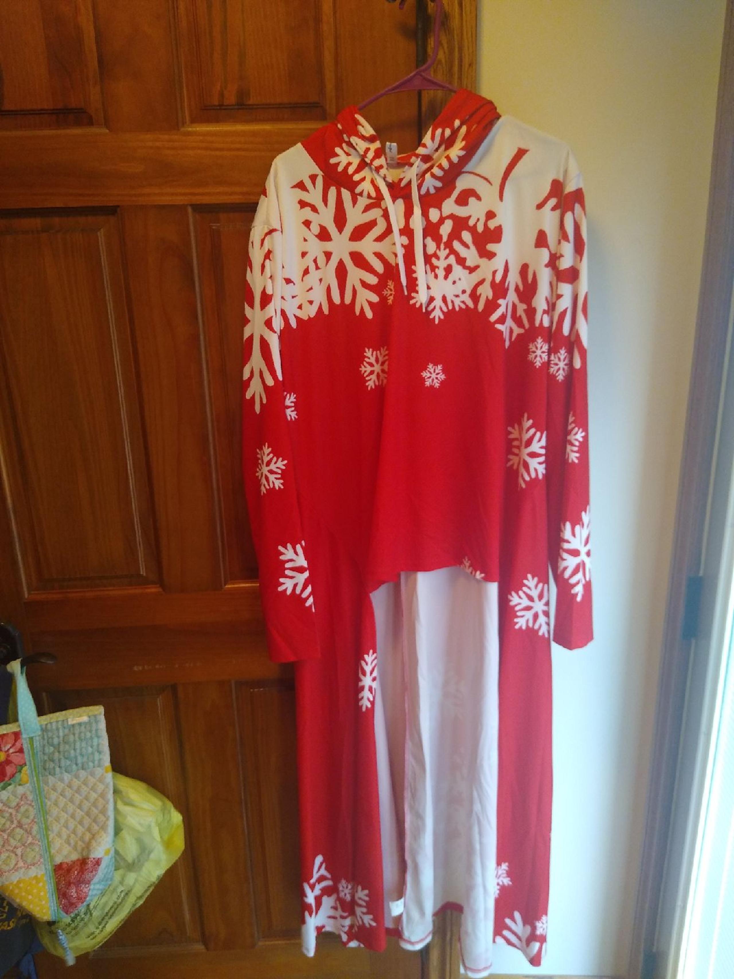 Sweatshirt with long back short front