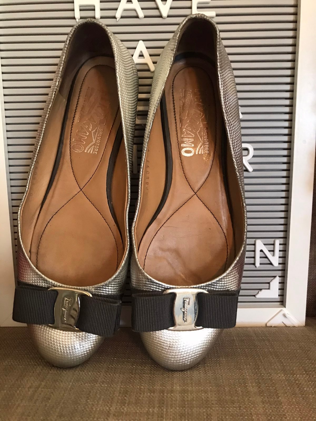 Salvatore Ferragamo flat with bow shoe