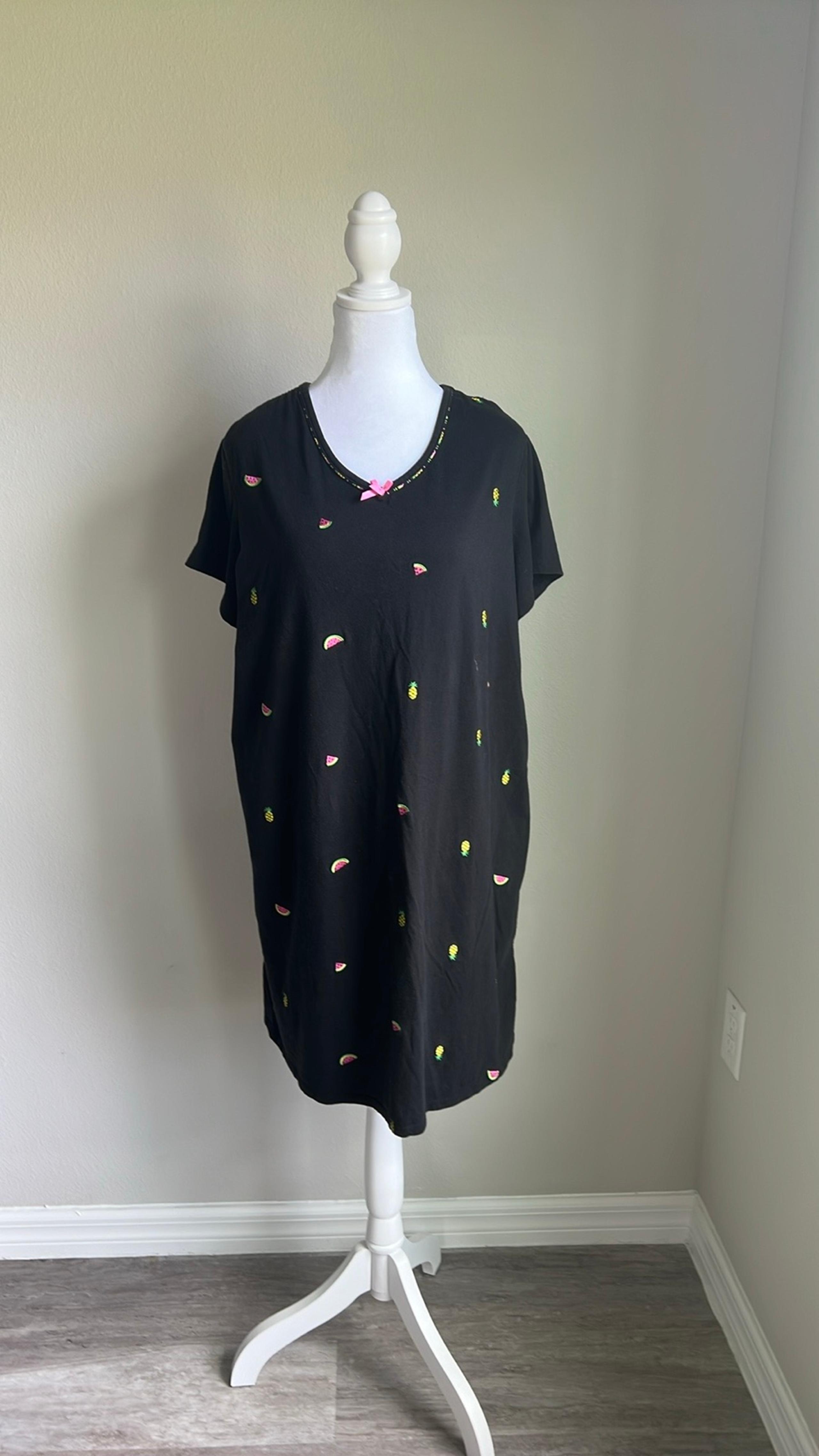 Secret Treasures women’s black nightshirt
