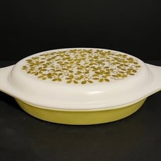 Pyrex Verde 1 quart divided casserole dish with Lid