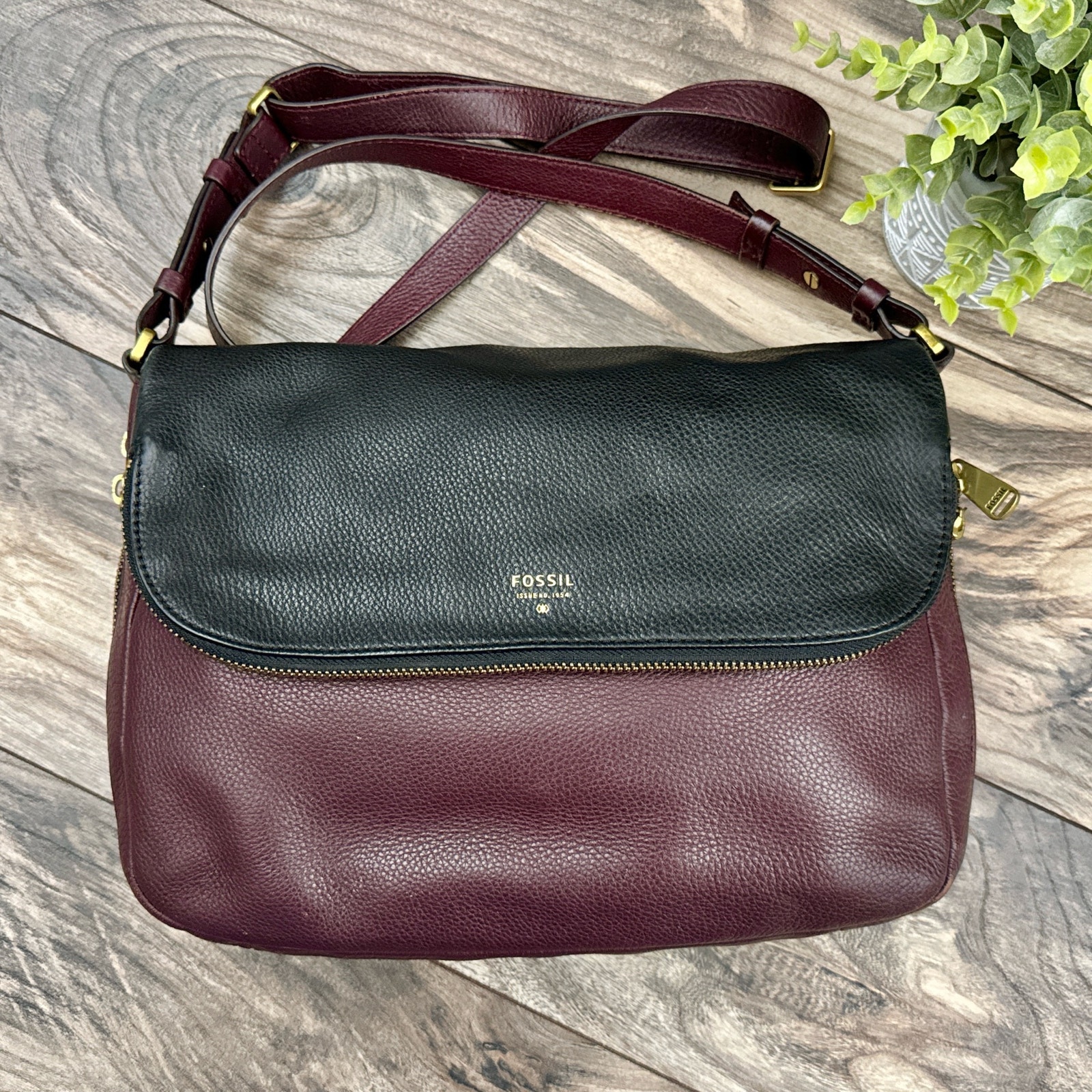 Fossil Leather Zipper Crossbody Shoulder Satchel Saddle Bag Black Burgundy