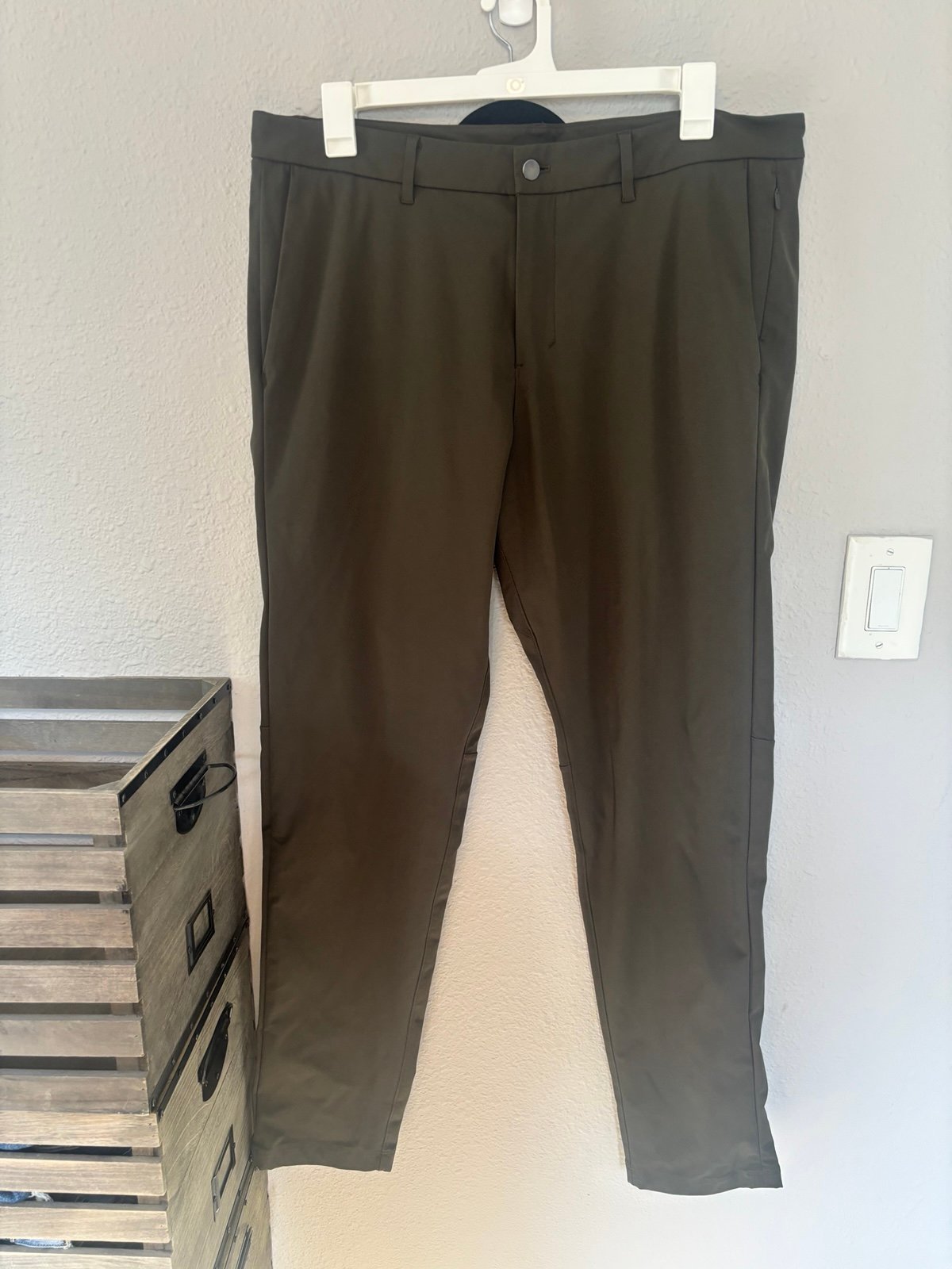Men's Lululemon Commission Pant Slim Warpstreme 37in inseam Dark Olive size 38 T