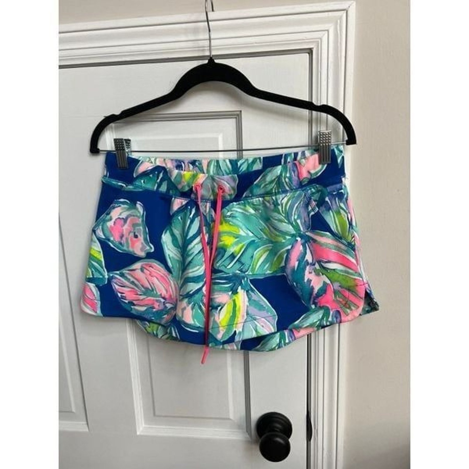 Lilly Pulitzer Luxletic Multicolor Britton Scuba Shorts. Size small
