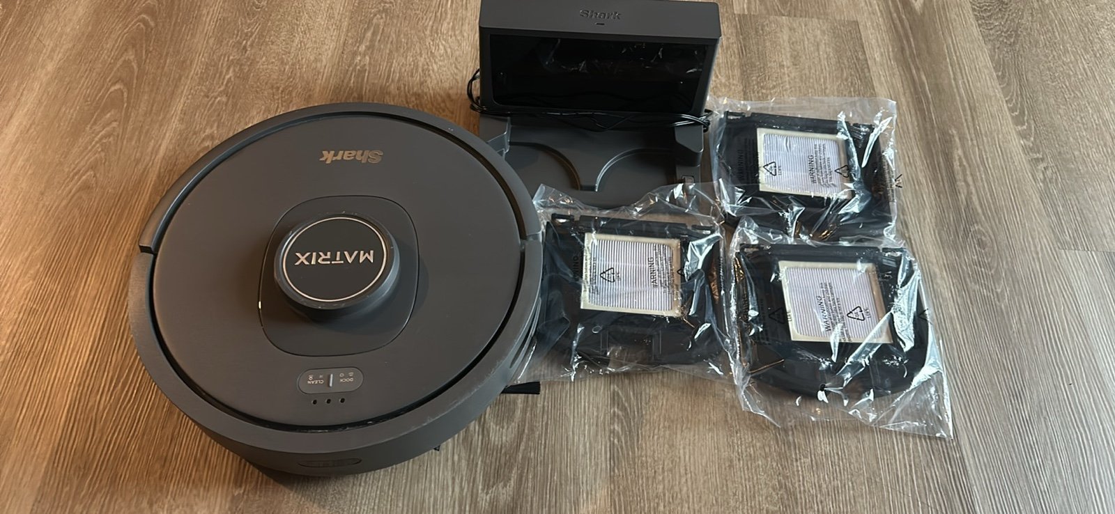 Shark Matrix Robot Vacuum Carpets Self-Cleaning Brushroll