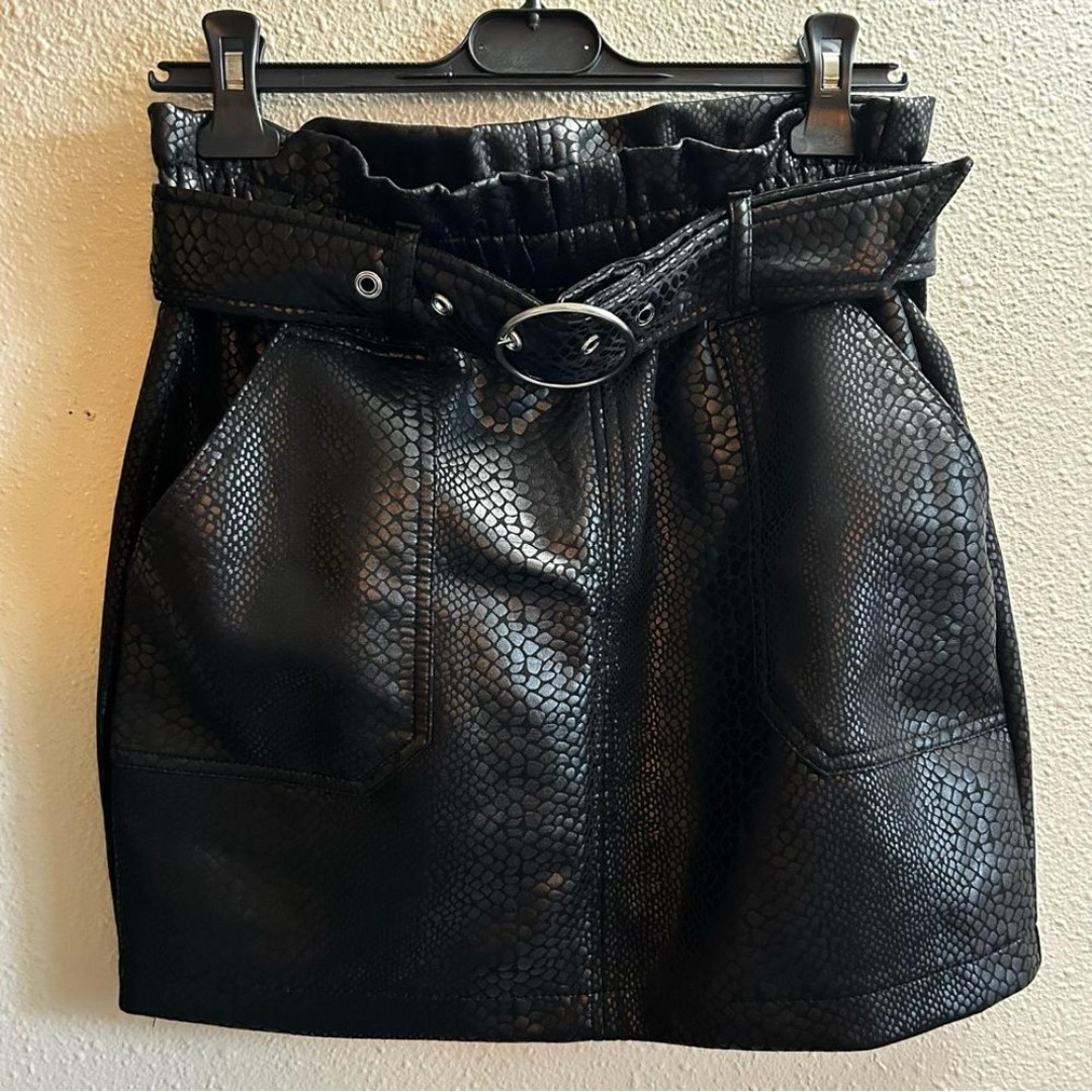 Haute Monde Stylish Black Textured Soft Faux Leather Mini Skirt With Belt Size M