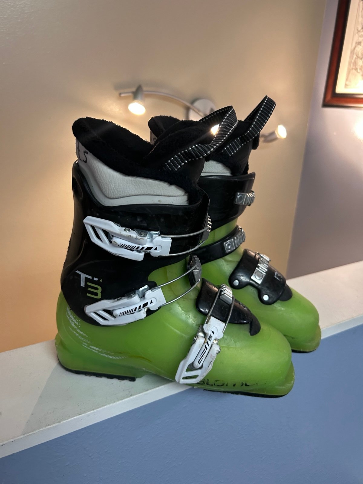 Ski boots size 24.5
