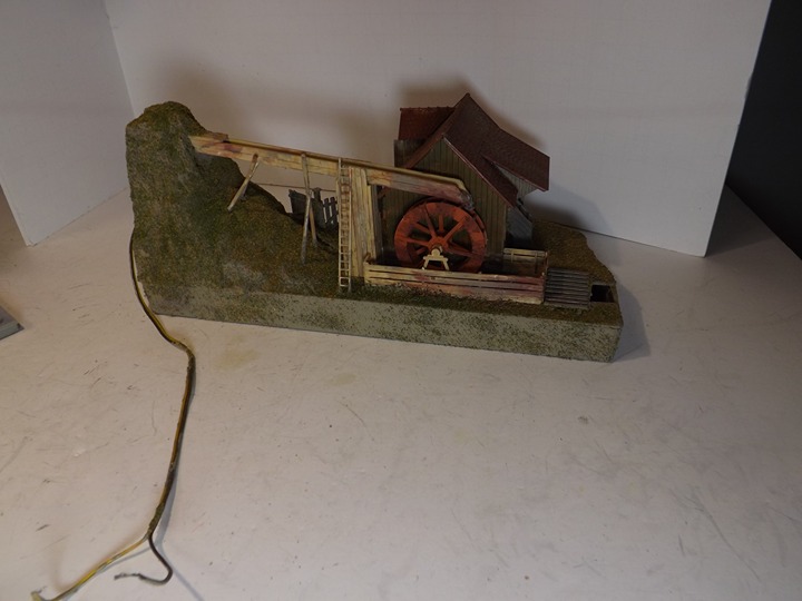 ho train operating water wheel grain mill REAL WATER IS PUMPED